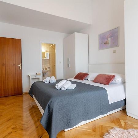 Apartment Iva With Sea View Макарска Экстерьер фото