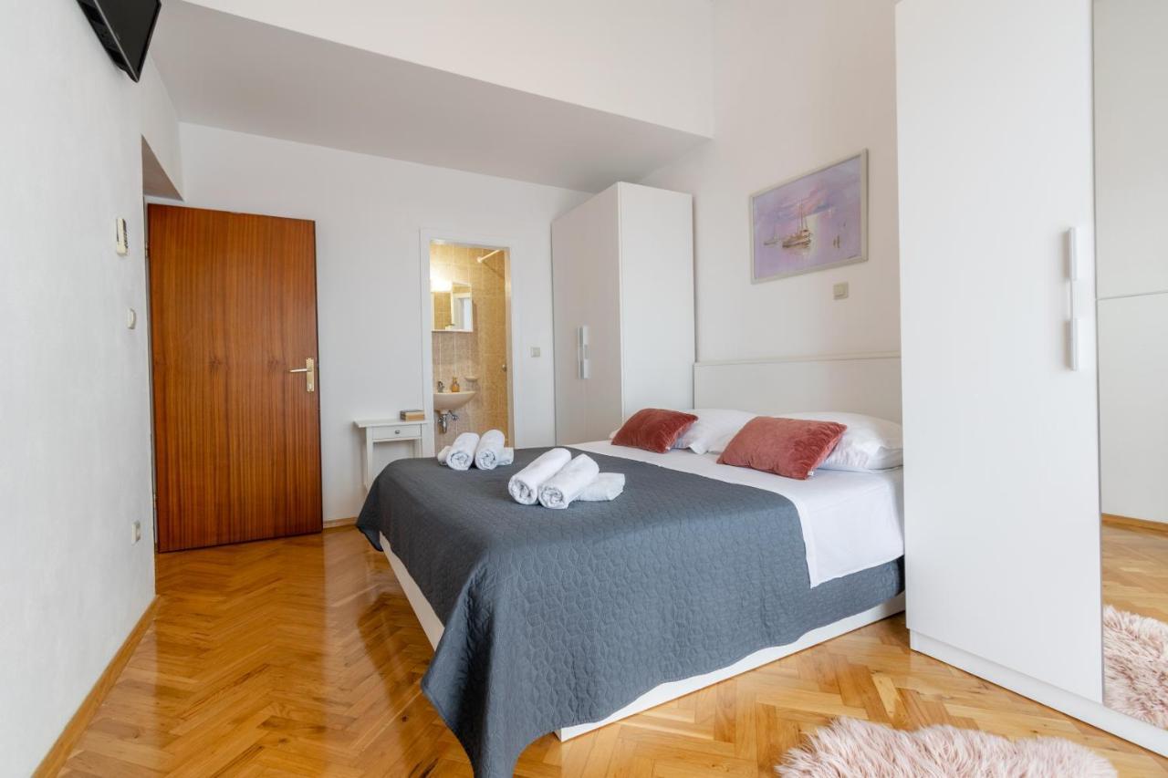 Apartment Iva With Sea View Макарска Экстерьер фото