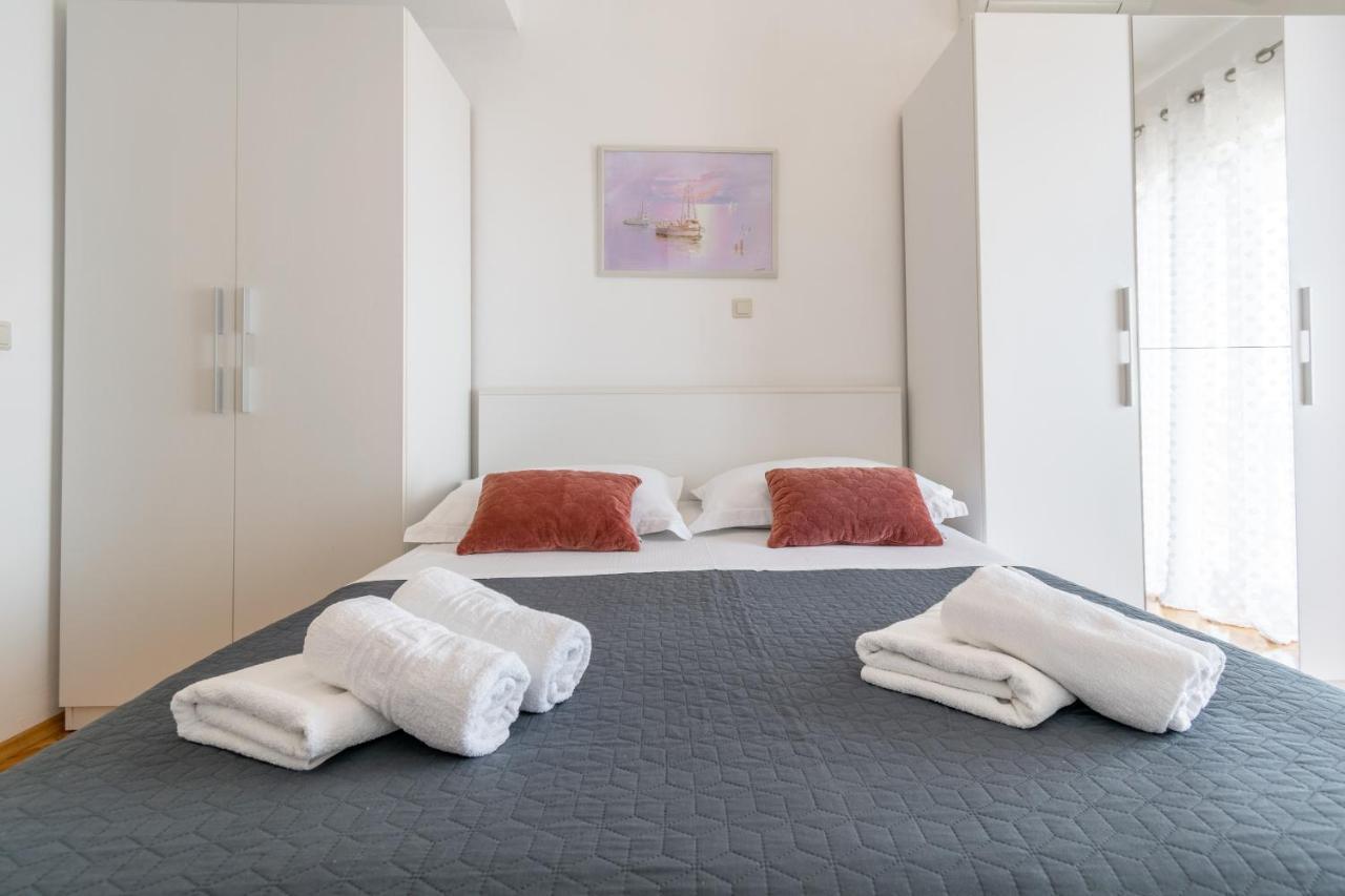 Apartment Iva With Sea View Макарска Экстерьер фото