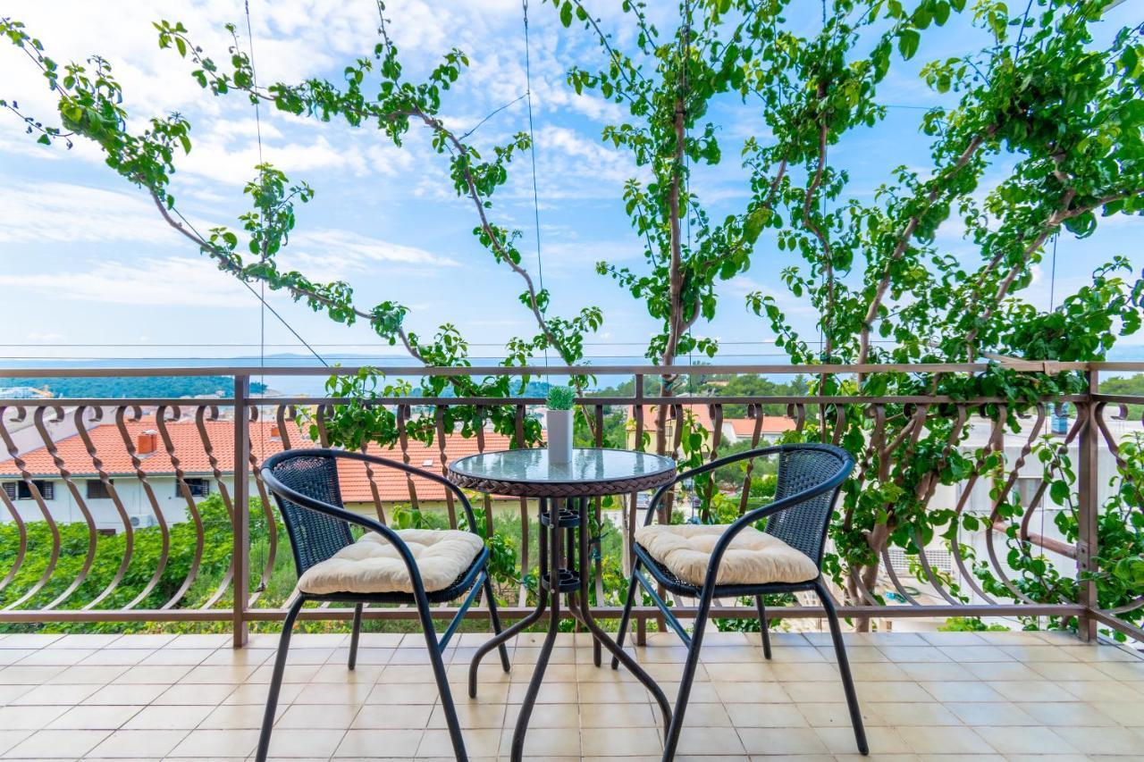 Apartment Iva With Sea View Макарска Экстерьер фото
