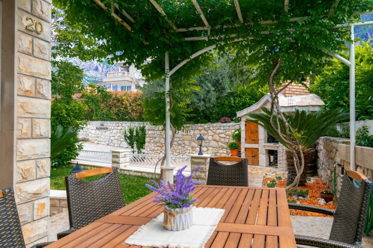 Apartment Iva With Sea View Макарска Экстерьер фото